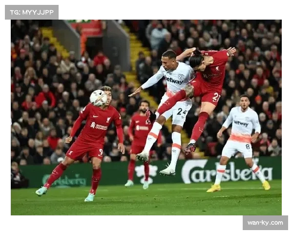 西汉姆联对阵曼联：保级区主场迎战欧战区客队，实力差距明显